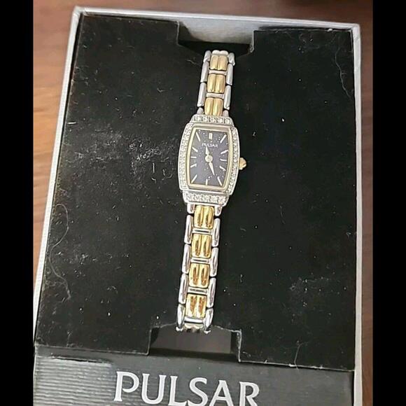 NEW Pulsar‎ womans wristwatch - Picture 1 of 5